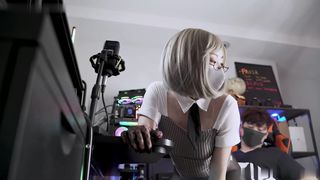 【69堂午夜视频】不要打游戏了，跟我一起玩吧_和黑丝高跟AI少女做爱，射在她的屁屁上！（下篇）