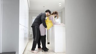 【69堂午夜视频】变成外卖员也不能放过内射