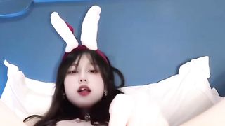 【69堂午夜视频】黑料吃瓜-20岁黑龙江女学生徐婉婷可爱女神模样敢想象背后靠卖贱卖自己的自慰视频为生