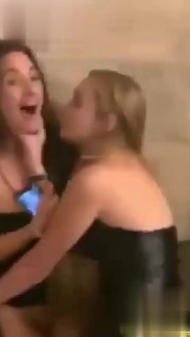 【69堂午夜视频】黑料吃瓜-欧美女同聚会玩的就是疯狂四位金发巨乳女神互舔奶子舔逼尺度超大三点全露好想参与其中