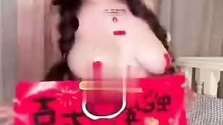 【69堂午夜视频】黑料吃瓜-新年顶级颜值女神奈汐酱献出最新对联及给你跳裸舞吊钟巨乳夹着对联很有创意感