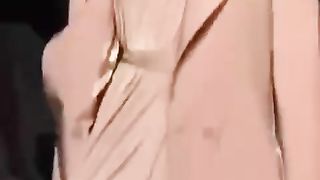 【69堂午夜视频】黑料吃瓜-时尚走秀现场送出福利极品女模特连内裤都不穿怼着镜头就是拍