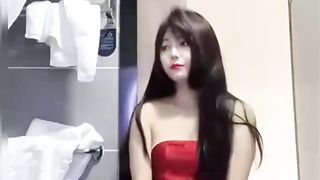 【69堂午夜视频】黑料吃瓜-与夜场小姐一晚上的真爱网友曝光酒吧刚认识的红裙小姐姐酒吧嗨完回家对着网友发骚视频一顿自慰