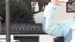 【69堂午夜视频】黑料吃瓜-全网疯求西湖断桥残雪旁边的青竹小情侣露台操逼事件男女追求刺激户外露出做爱被拍视频流出