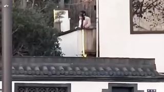 【69堂午夜视频】黑料吃瓜-全网疯求西湖断桥残雪旁边的青竹小情侣露台操逼事件男女追求刺激户外露出做爱被拍视频流出