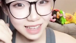 【69堂午夜视频】黑料吃瓜-抖音48万粉网红学中医的土狗早期大尺度直播资源流出捏奶头卖骚捞金被录屏