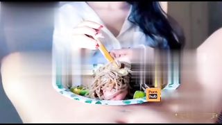 【69堂午夜视频】黑料吃瓜-离谱的鸡吧拌面极品女神整花活开档盘子装好面条一边舔屌一边吃面