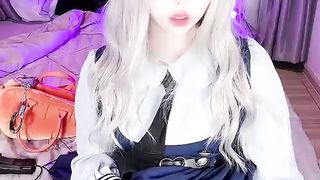 【69堂午夜视频】黑料吃瓜-超可爱的小女生喜欢cos充当泄欲母狗一线天白虎逼怼在镜头前妖娆骚拍