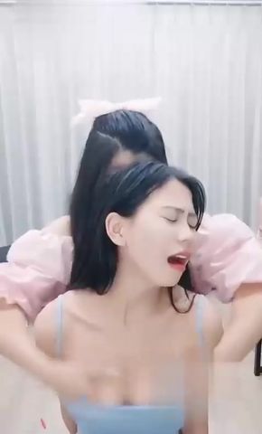 【69堂午夜视频】黑料吃瓜-骚女主播PK失败惩罚被摸奶说她骚还真是骚被摸着奶子还一脸的享受感