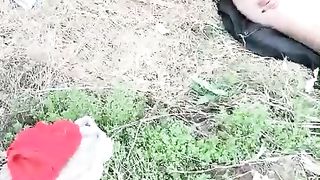 【69堂午夜视频】【野战正规军】春暖花开天气好，妹子跟大爷到麦田里野战，红裤衩大爷爱舔逼，69啪啪真实刺激