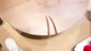 【69堂午夜视频】大神跨年夜让我姐穿上独特中式服装实现双洞齐插，水都喷我脸上来了