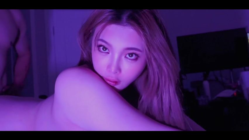 【69堂午夜视频】跟表哥在阳台抽烟看夜景，抽完变抽插大屌 颜射整个脸都是精液