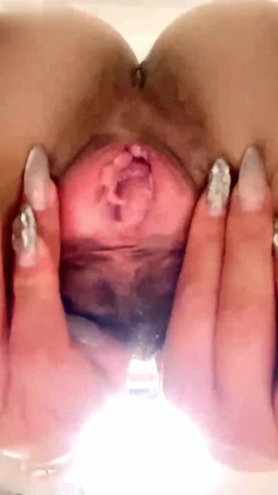 【69堂午夜视频】丝袜高跟情趣跟狼友撩骚互动，道具抽插骚续高潮喷水，特写展示好骚