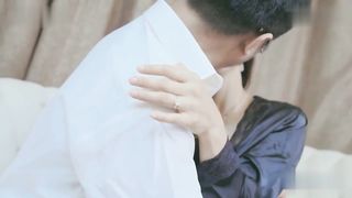 【69堂午夜视频】人妻饥渴如狼虎 废物老公无法满足 只好找精壮男帮佣双洞开发