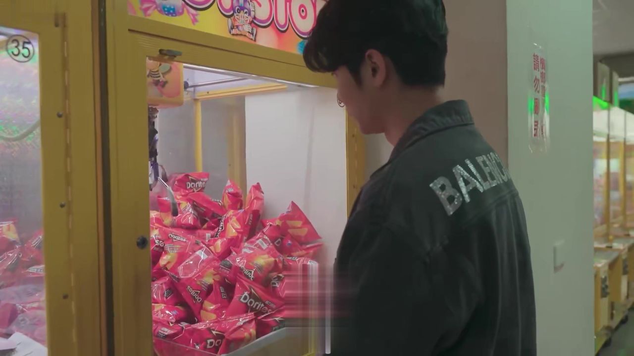 【69堂午夜视频】国产动作片 夹娃娃竟夹到痴女 性感御姐-苡若出演