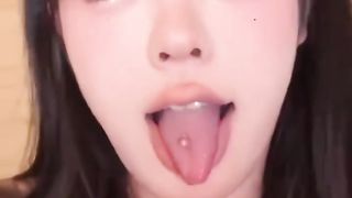 【69堂午夜视频】黑料吃瓜-抖音网红鱼仔私信福利_看脸是懵懂少女下体却有一根不知名的大器_以为捡到宝结果竟是大长屌.mp4