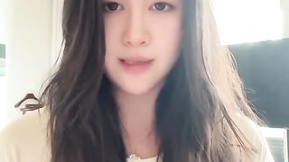 【69堂午夜视频】黑料吃瓜_抖音200W粉丝网红_叶凯薇_不雅视频被曝光流出_风波事件发生后其称是AI生成_网友：这不是本人我吃翔