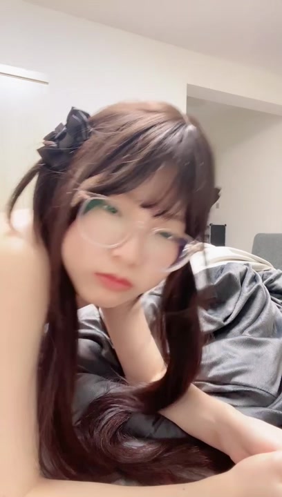 【69堂午夜视频】眼镜嫩妹，一线天粉鲍，露脸性爱，道具自慰，沦为赚钱母狗