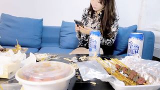 【69堂午夜视频】肉感身材大奶子，喝酒调情扒掉衣服，转战床上一顿输出