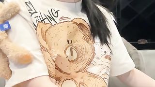 【69堂午夜视频】黑料吃瓜-众人心心念念的裸聊少女来了眼镜少女跟男友玩裸聊裸聊视频泄密少女的乳头勃起能胜过一切情话