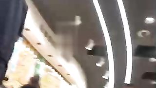 【69堂午夜视频】黑料吃瓜-小情侣喜欢街头露出带着老婆无意间在路人面前露出私处真刺激还专门雇个摄影师