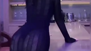 【69堂午夜视频】黑料吃瓜-极品身材混血脸模特媛媛酱以曼妙的身材为自信的资本线上大尺度捞金线下实战