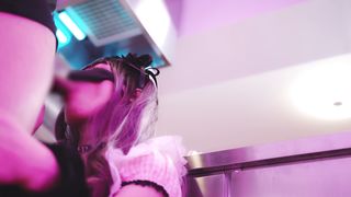 【69堂午夜视频】神似演还珠格格里晴儿的女演员，放学后来到大叔家，被各种舔逼爆操