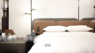 【69堂午夜视频】女神气质温柔体贴，扛腿抽插打桩机，把她干得不要不要的