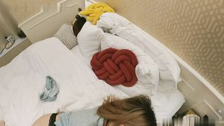 【69堂午夜视频】小恶魔嫩妹趁姐姐熟睡时勾引姐夫