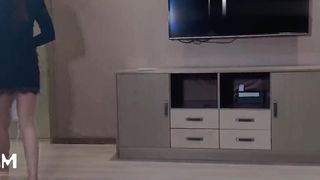 【69堂午夜视频】心怀鬼胎的弟弟趁着大哥不在家灌醉嫂子后强行偷了大哥的家