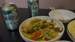 【69堂午夜视频】趁着大哥出差灌醉嫂子偷家在反抗中嗔吟异常真实强硬输出抽插最终内射