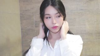 【69堂午夜视频】骚穴发痒卫生间自慰满被小表弟发现后在厨房撅着屁屁被无套猛怼内射粉穴