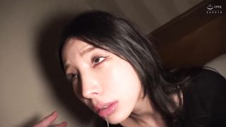 【69堂午夜视频】他被灌得烂醉如泥，回家的路上虽然拦下了出租车1