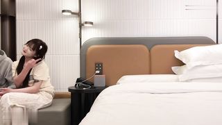 【69堂午夜视频】甜美长相，大高个大屁股，后入撞击很有感觉，奶子非常软，晃得就想用力抓，近距离扣逼口交