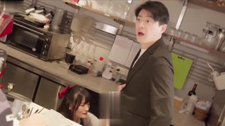 【69堂午夜视频】咖啡厅NTR日系美少女给男友以外的人共享