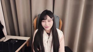 【69堂午夜视频】性工作服务者刚成年就迫不及待下海