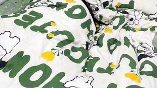 【69堂午夜视频】与女儿班主任在她家偷情，对白清晰！跟我女儿琪琪高二的班主任在她家偷情，当着她女儿的面内射了她