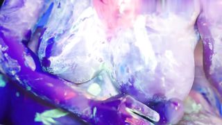 【69堂午夜视频】全身涂满萤光颜料，在黑光灯下做爱，视觉超冲击！