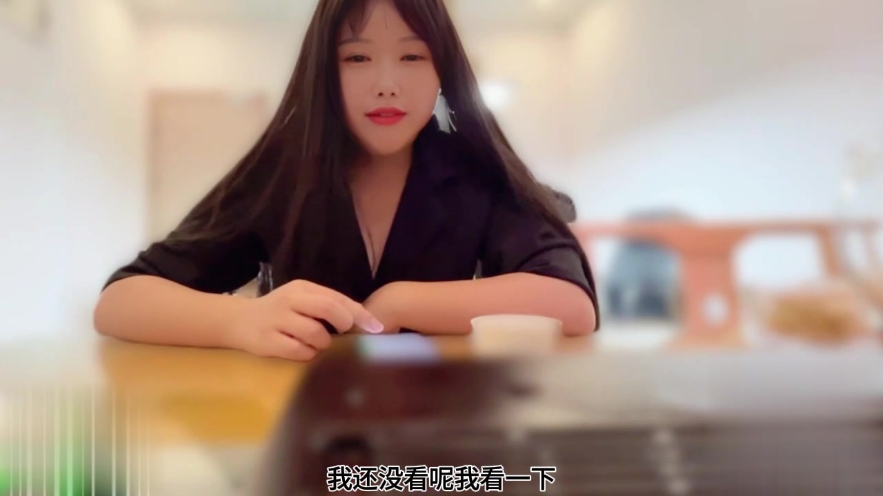 【69堂午夜视频】公共场合舅妈用极品黑丝踩硬外甥裆部