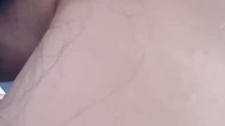 【69堂午夜视频】抓往假期的尾巴，趁着爸妈不在家，在客厅沙发上强行让妹妹帮我口交