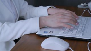 【69堂午夜视频】人妻秘书，汗水与热吻交织的社长室激情交合1