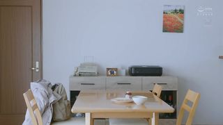 【69堂午夜视频】人妻秘书，汗水与热吻交织的社长室激情交合3