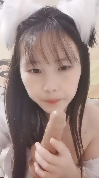 【69堂午夜视频】黑丝露脸制服学妹第一次直播还害羞呢，听狼友指挥自己揉着奶子抠着逼，甜甜假鸡巴插进骚穴给狼友看不要错过