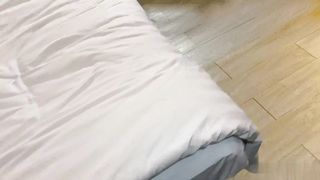 【69堂午夜视频】再打闹中就把妹子给征服了直接提屌干他