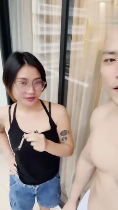 【69堂午夜视频】四手联弹玩棒的技术令人直接升天 背后女上位超会摇