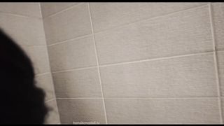 【69堂午夜视频】在海边更衣室做爱吧