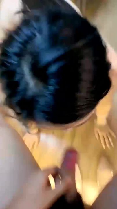 【69堂午夜视频】乖巧听话的风骚女友听小哥指挥跪舔大鸡巴，让小哥压在身下疯狂冲刺射精后跳蛋塞逼里玩弄抽插，浪叫不止真骚