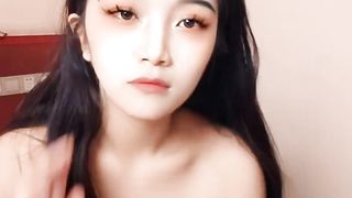 【69堂午夜视频】新来的大奶少妇浴室洗完澡到床上诱惑狼友，揉捏性感的大奶子，掰开逼逼给狼友看，撅着屁股求草，精彩别错过