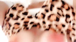 【69堂午夜视频】新来的极品少妇遇见小阿狸，豹纹内衣全程露脸大秀直播，表情好骚揉奶玩逼跳蛋摩擦阴蒂，浪叫呻吟精彩别错过