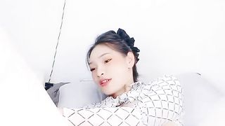 【69堂午夜视频】精品姐妹花全程露脸一起大秀直播诱惑狼友，跟狼友互动撩骚听指挥，揉奶抠逼高潮喷水，浪叫呻吟不止不要错过